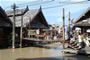 Pattaya Floating Market People and crafts